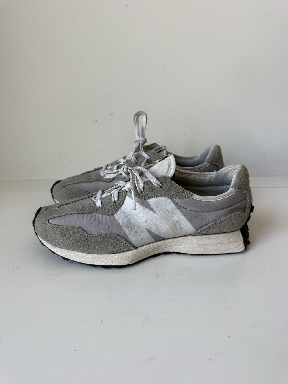 New Balance 327 Shoes Womens Size 8 White Suede Gum Athletic Sneakers WS327DRT